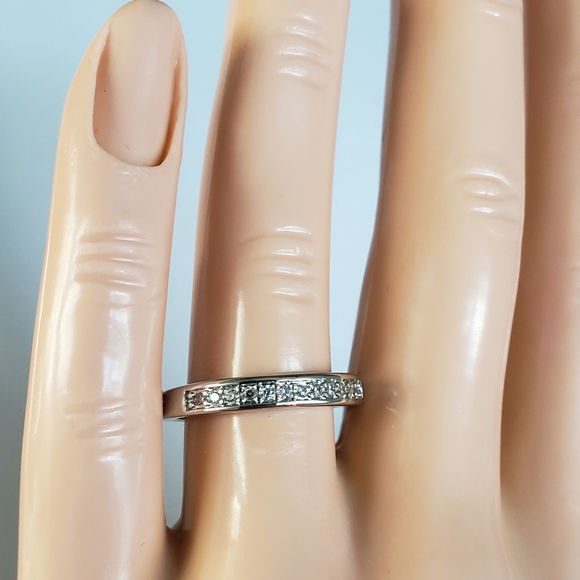 18k Channel Set Band - Picture 8 of 8